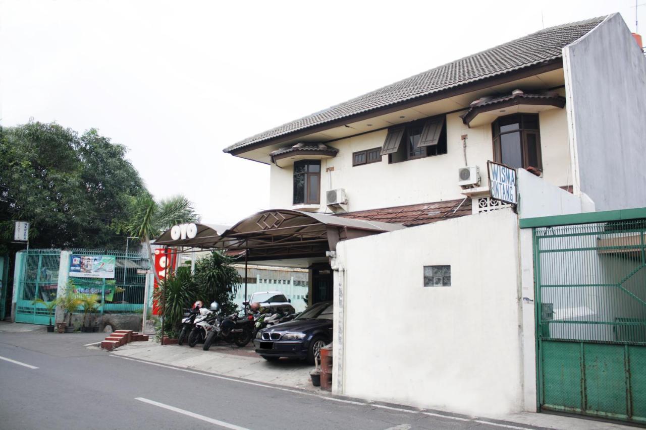 Vaccinated Staff - Oyo 181 Wisma Bintang Jakarta Exteriör bild